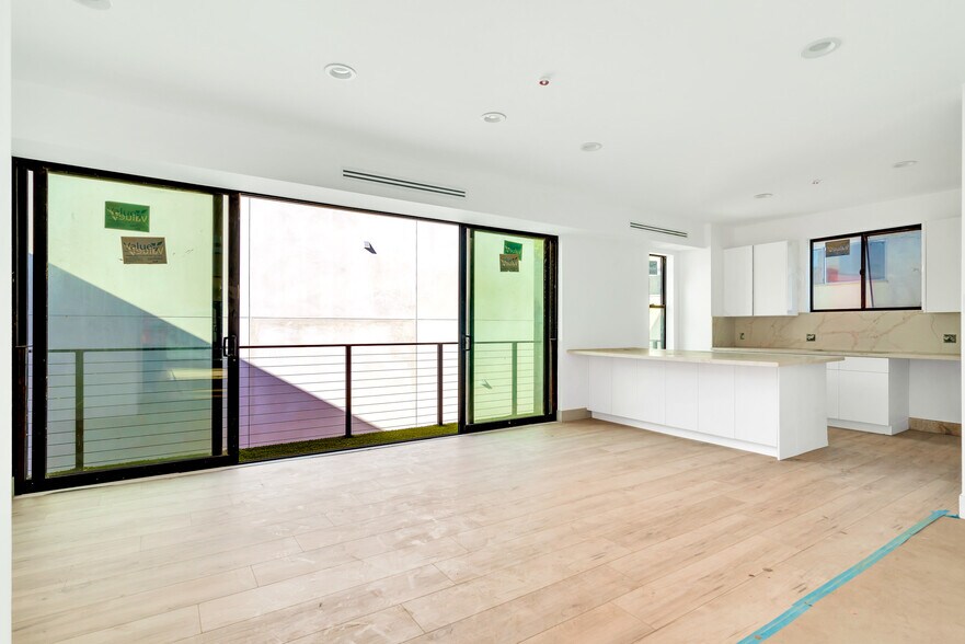 More Photos Of 506 Westminster Ave, Venice Apartments For Sale