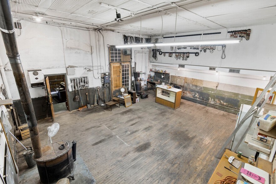 More Photos Of 313 N Main St, Ellensburg General Retail For Sale