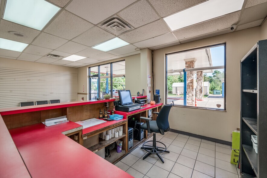 More Photos Of 311 S Timberland Dr, Lufkin Carwash For Sale