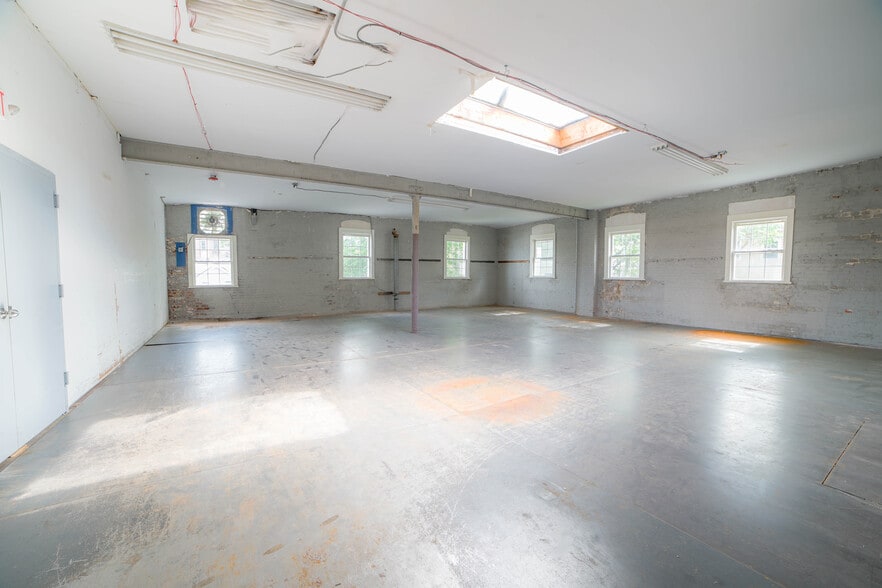 Primary Photo Of 18 Morris Pl, Yonkers Manufacturing For Lease