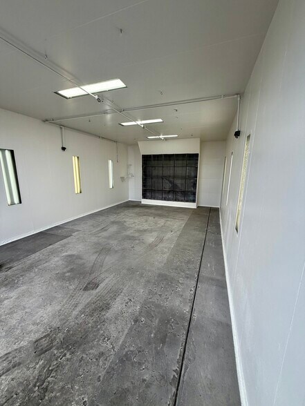 More Photos Of 625 W Broadway Rd, Mesa Service For Lease