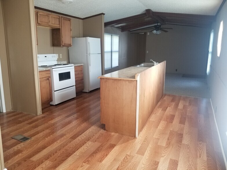 More Photos Of 1-16 Ez Ln, Manchester Manufactured Housing Mobile Home Park For Sale