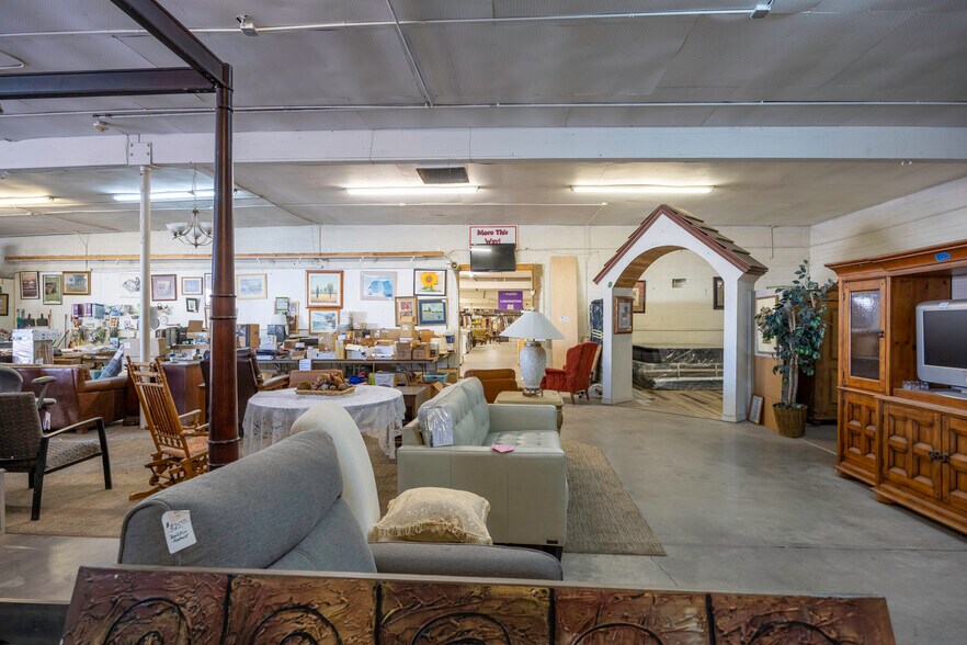 More Photos Of 655 W Cottonwood Ln, Casa Grande Showroom For Sale