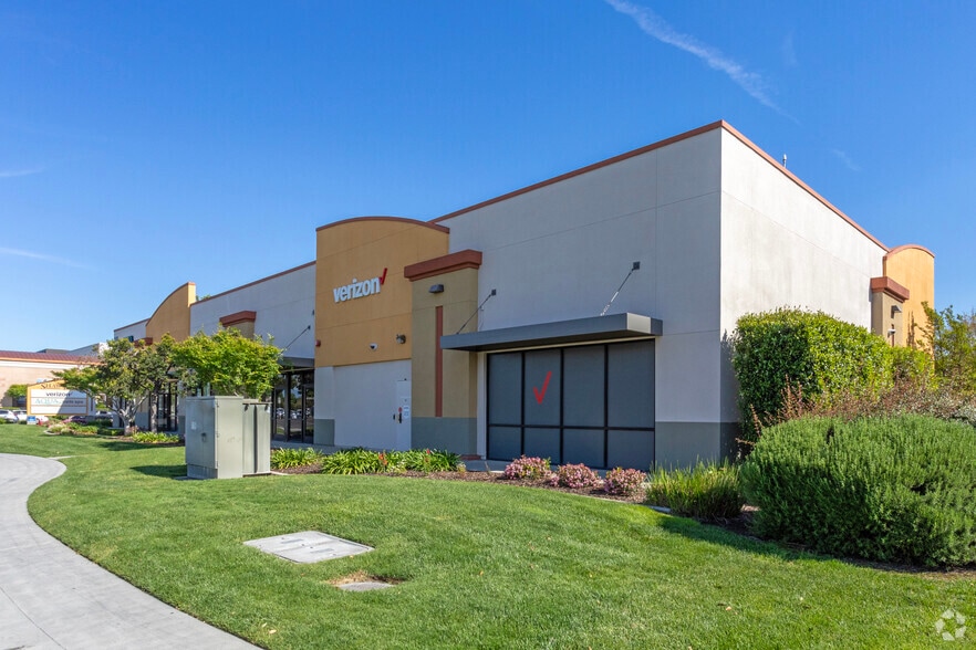 More Photos Of 1000-1200 E Shaw Ave, Clovis Unknown For Lease