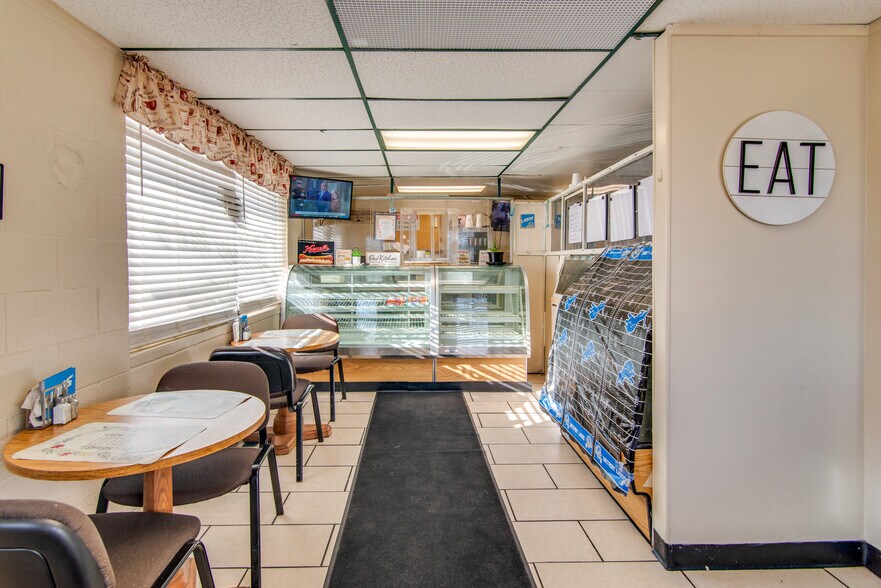 More Photos Of 285 S Outer Dr, Saginaw Restaurant For Sale
