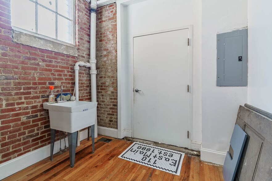 More Photos Of 110 E Main St, Union Storefront Retail Office For Lease