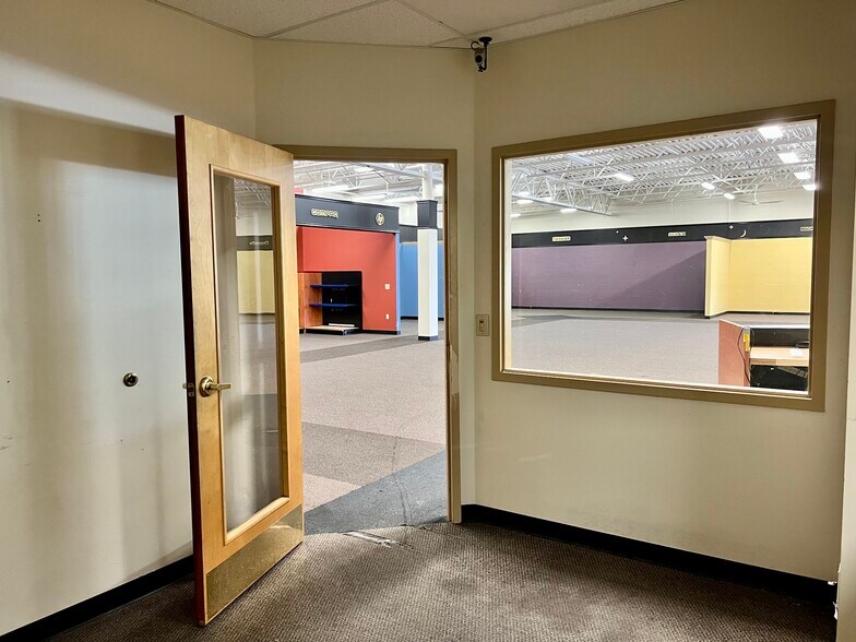 More Photos Of 2850 N Market St, Shreveport General Retail For Sale