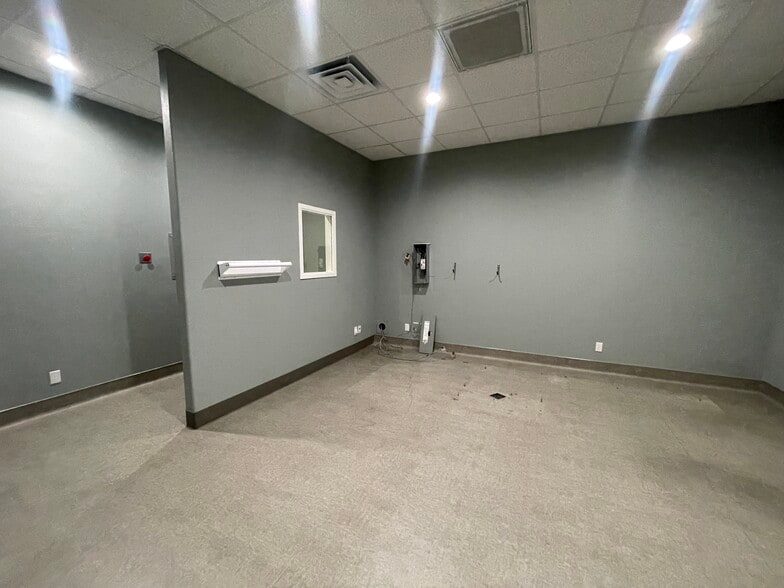 More Photos Of 2139 North St, Anderson Storefront Retail Office For Lease