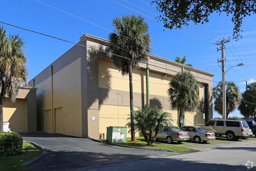 More Photos Of 7300-7348 W 20th Ave, Hialeah Office For Sale