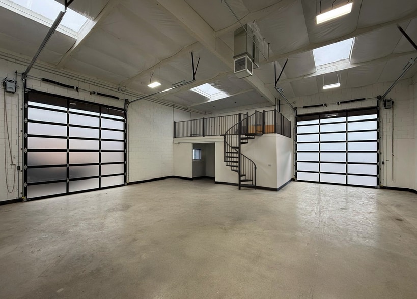 More Photos Of 2550 Wyandotte St, Mountain View Warehouse For Lease