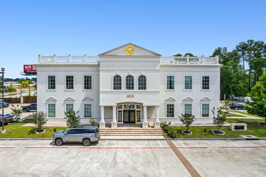 More Photos Of 815 W Davis St, Conroe Office For Sale