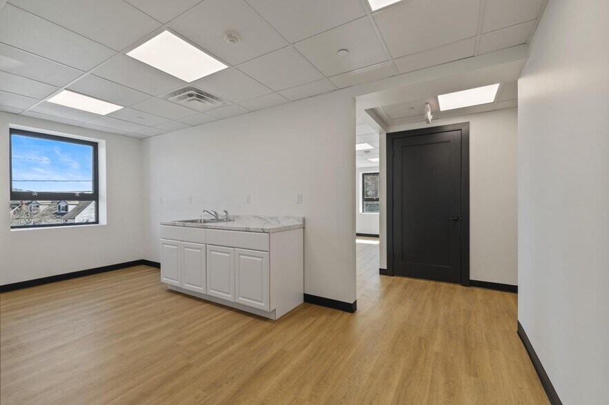 More Photos Of 6-12 Hoover Ave, Haverstraw Warehouse For Lease