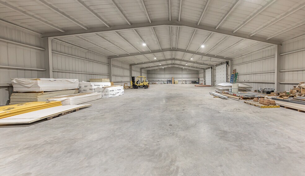 More Photos Of 9006 County Road 6820, Lubbock Warehouse For Lease