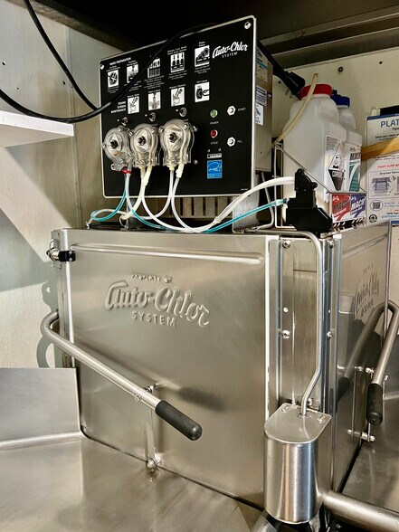 More Photos Of 14572 Big Basin Way, Saratoga Storefront For Lease