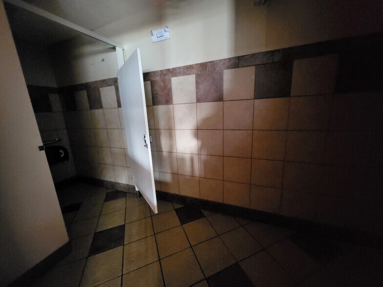 More Photos Of 648 S Neosho Blvd, Neosho Restaurant For Sale