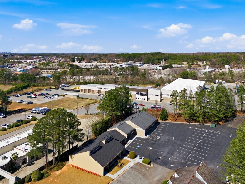 More Photos Of 415-421 W Pike St, Lawrenceville Office For Sale