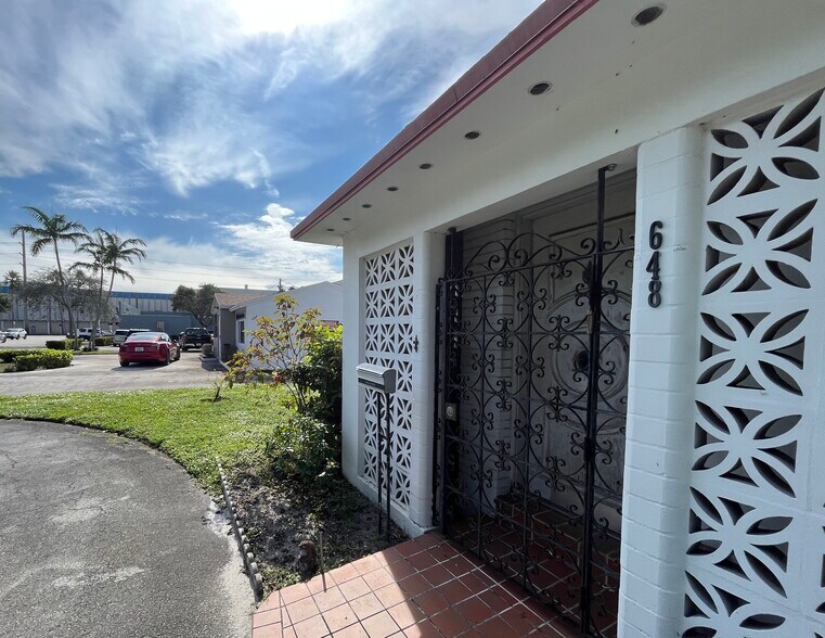 More Photos Of 648 South Dr, Miami Springs Medical For Sale