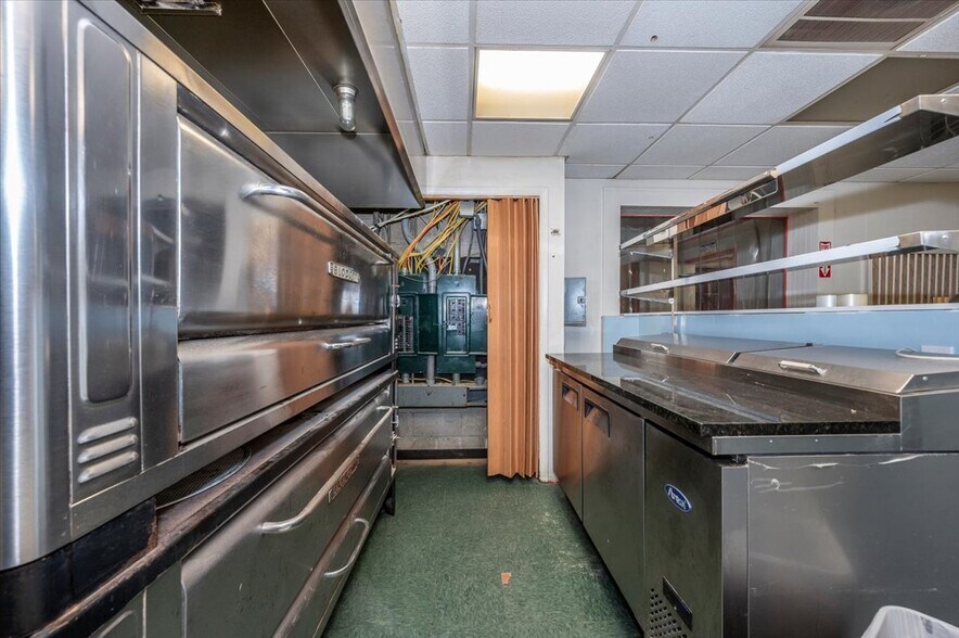 More Photos Of 100 W Main St, Fairfield Freestanding For Sale