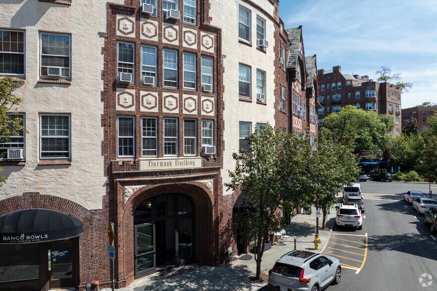 More Photos Of 14 Harwood Ct, Scarsdale Office For Lease