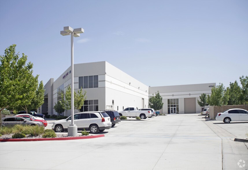 Primary Photo Of 43141 Business Center Pky, Lancaster Flex For Sale