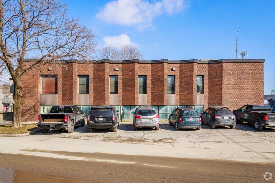 More Photos Of 45 Boul Saint-Joseph, Lachine Manufacturing For Lease