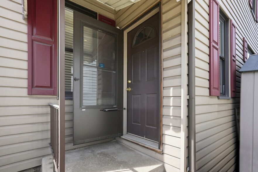 More Photos Of 8306 Ohio River Blvd, Pittsburgh Office For Sale