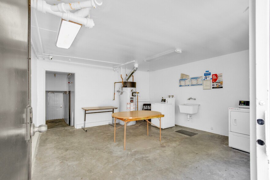 More Photos Of 939 Larrabee St, West Hollywood Apartments For Sale