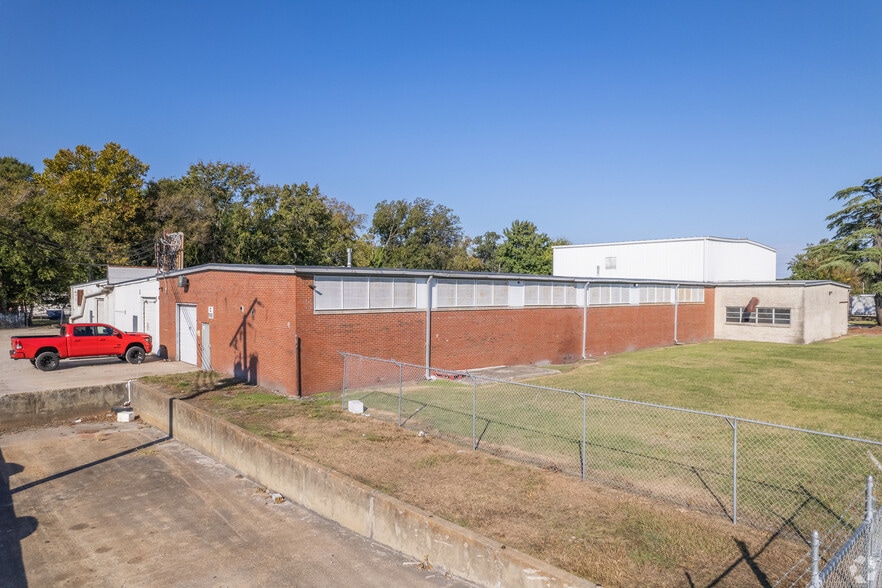 More Photos Of 900 Broad St, Portsmouth Warehouse For Lease