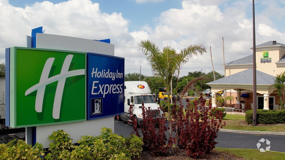 Primary Photo Of 1810 S Highway 27, Clermont Hotel For Sale