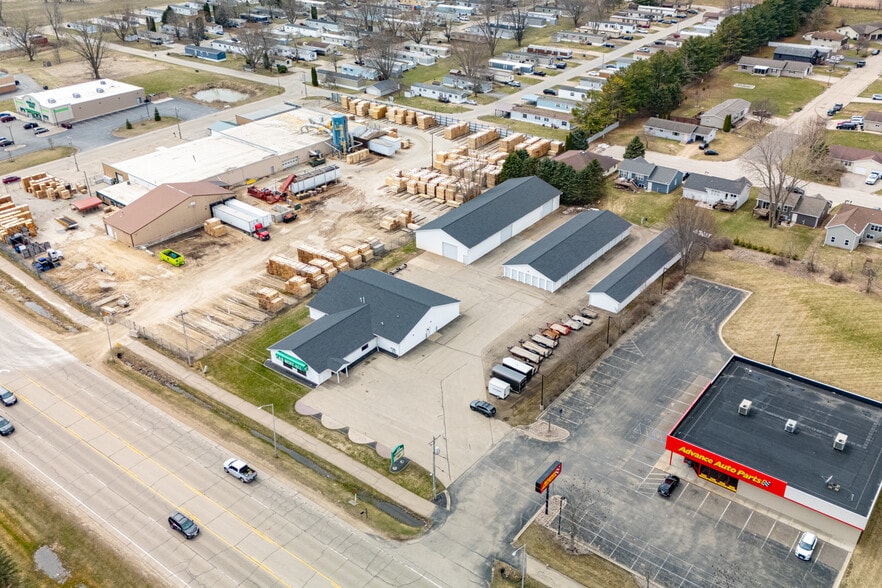 More Photos Of 1375 N Shawano St, New London Flex For Sale