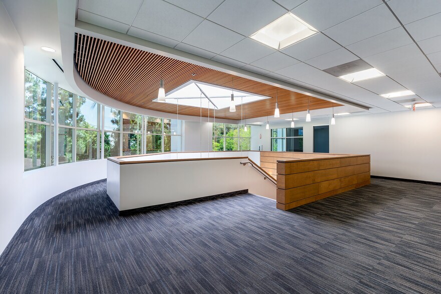 More Photos Of 2105 Rutherford Rd, Carlsbad Research And Development For Lease