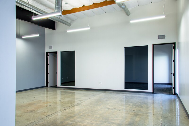 More Photos Of 7041-7057 1/2 Vineland Ave, North Hollywood Warehouse For Lease