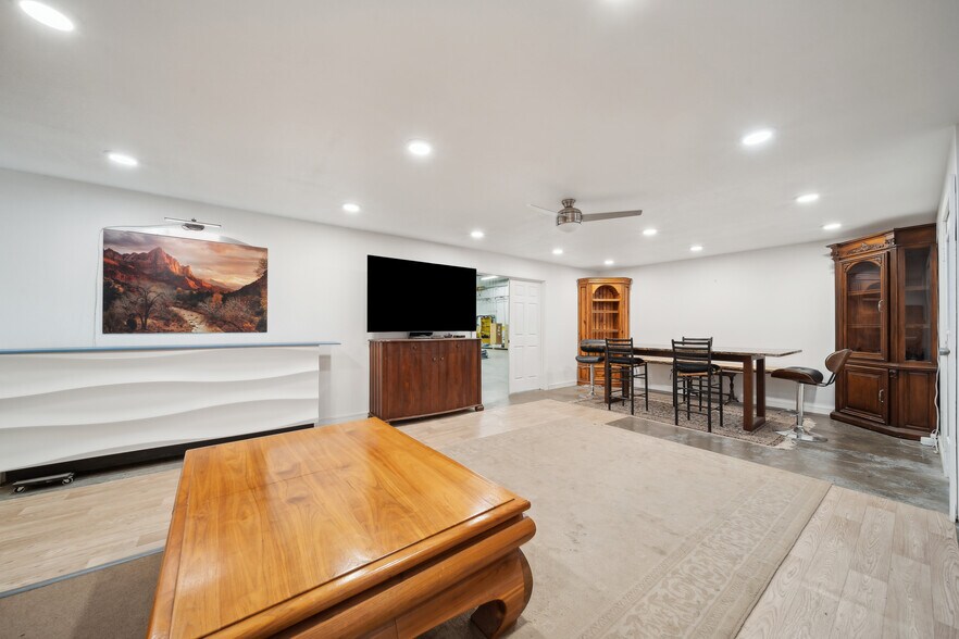 More Photos Of 4434-4437 S 74th Ave, Tulsa Warehouse For Sale