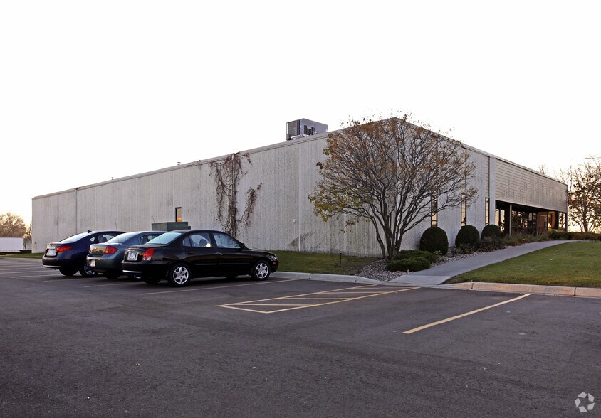 Primary Photo Of 323 Lake Hazeltine Dr, Chaska Service For Lease