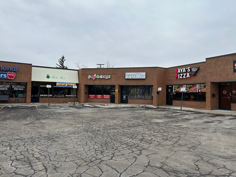 More Photos Of 23303-23339 Orchard Lake Rd, Farmington General Retail For Lease