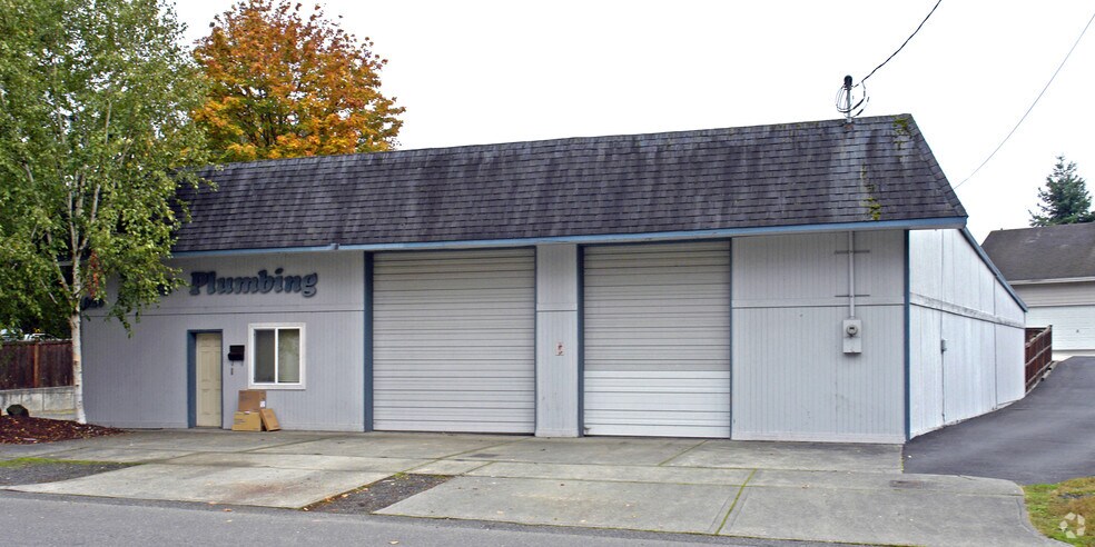 More Photos Of 626 W Main St, Sumner Industrial For Sale