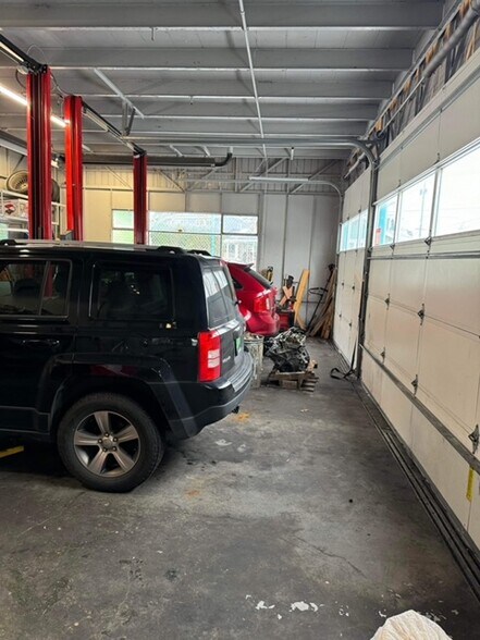 More Photos Of 6410 NE Sandy Blvd, Portland Auto Dealership For Sale