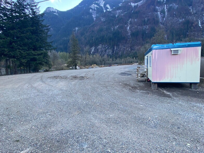 More Photos Of 61934 Estell Rd, Hope Land For Lease