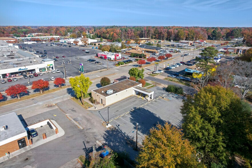 More Photos Of 1101 E Azalea Ave, Richmond Bank For Sale