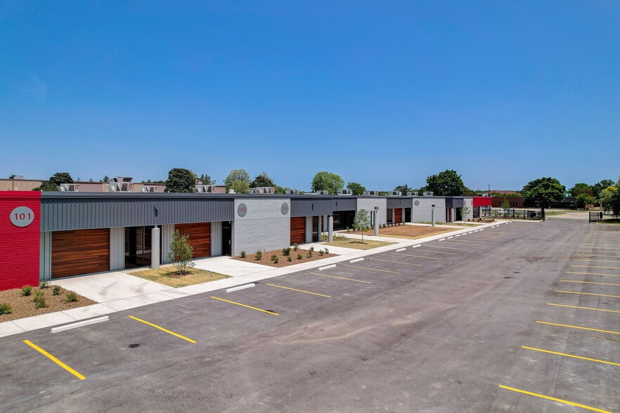 More Photos Of 8949 N Deerbrook Trl, Brown Deer Flex For Sale