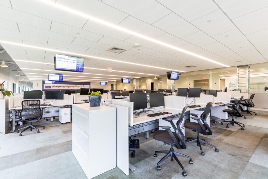 More Photos Of 212 W Newberry Rd, Bloomfield Manufacturing For Sale