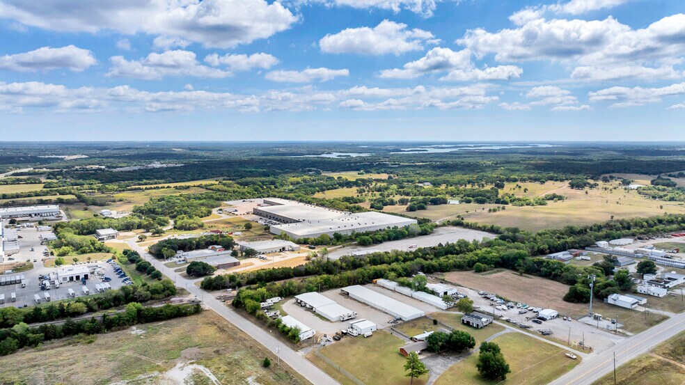 More Photos Of 3100 S Commerce St, Ardmore Warehouse For Sale