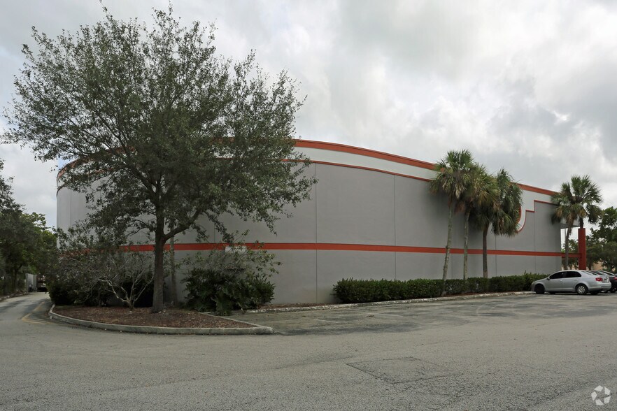 More Photos Of 10501 NW 50th St, Sunrise Warehouse For Lease