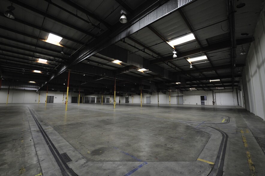 More Photos Of 2323 Main St, Irvine Warehouse For Lease