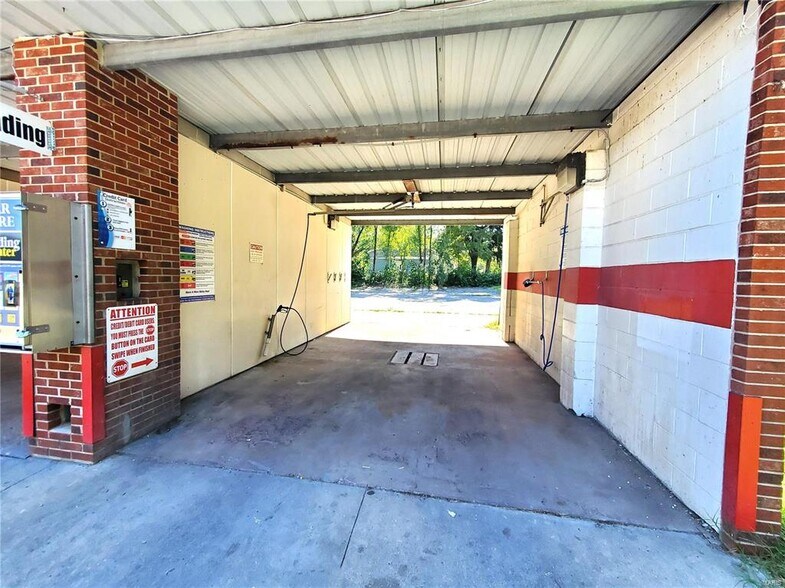 More Photos Of 520 Range Ln, Cahokia Carwash For Sale