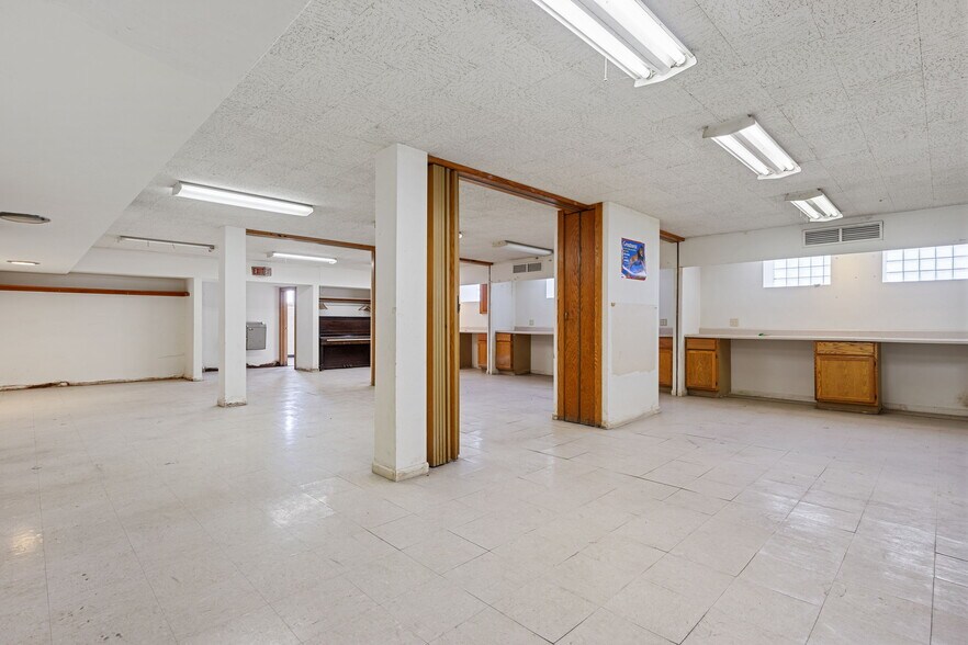 More Photos Of 318 E 74th St, Chicago Specialty For Sale