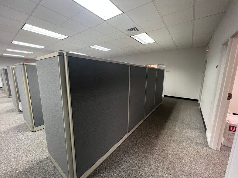 More Photos Of 2810 Meredyth Dr, Albany Medical For Lease