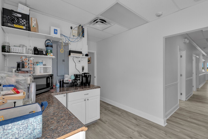 More Photos Of 3718 N Roosevelt Blvd, Key West Medical For Sale