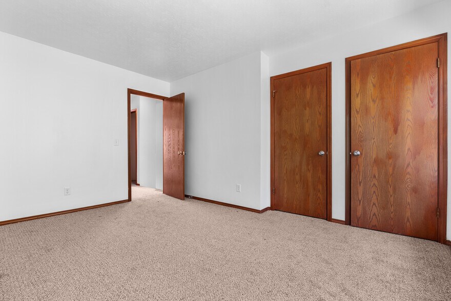 More Photos Of 652 Northgate Cir, Rochester Multifamily For Sale