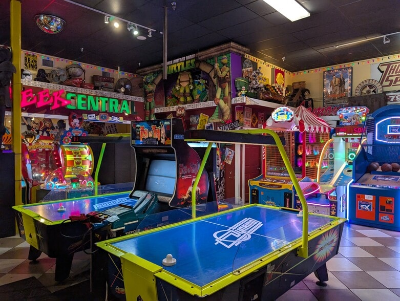 More Photos Of 1337 Baytree Rd, Valdosta General Retail For Sale